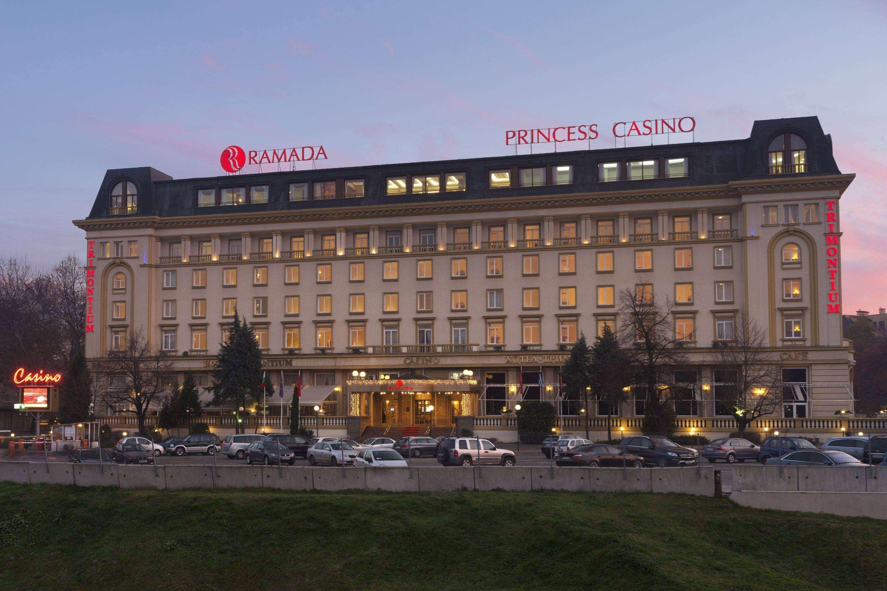 Ramada By Wyndham Plovdiv Trimontium Hotel Exterior photo